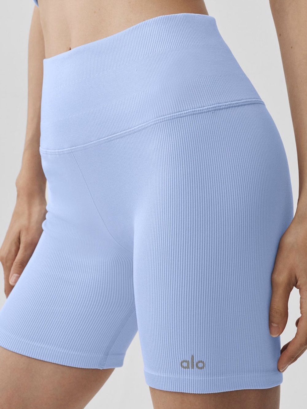 ALO Seamless Ribbed favorite short, High-Rise seashell blue size small